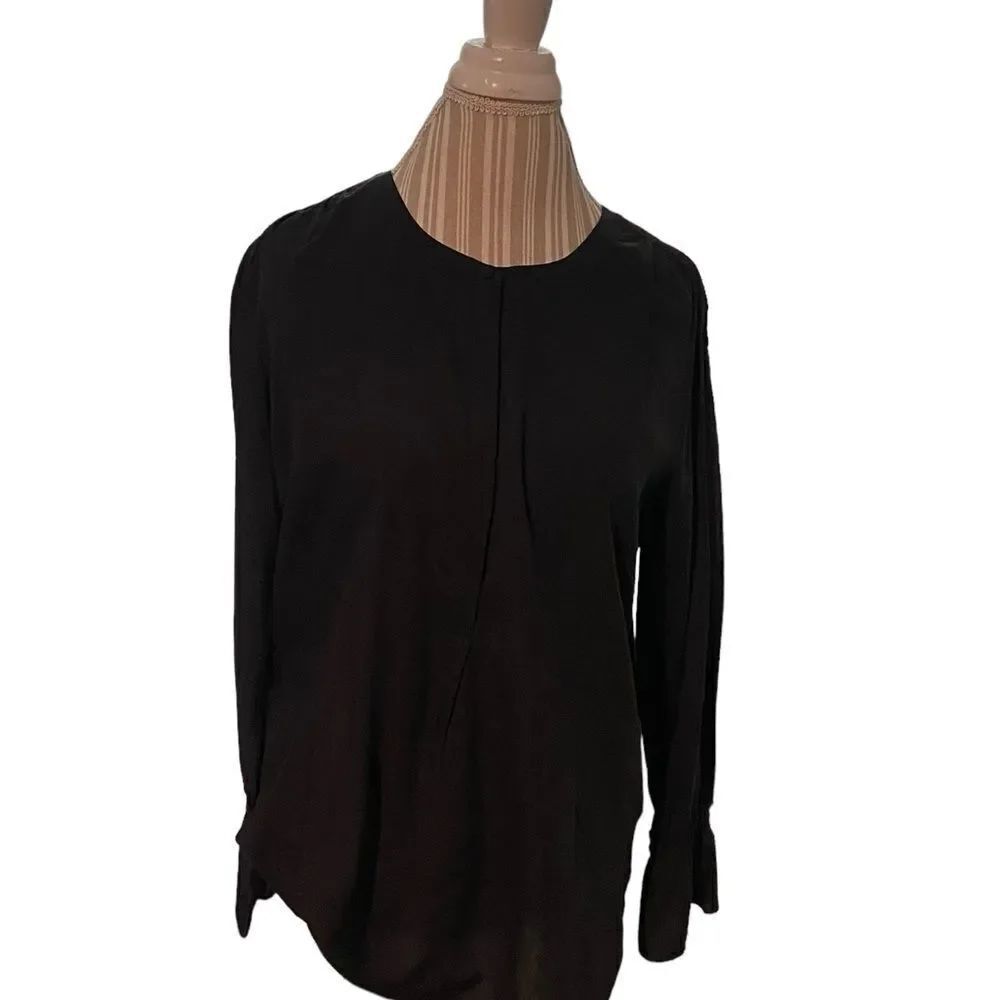 Ann Taylor size medium blouse excellent condition see pics new with tags